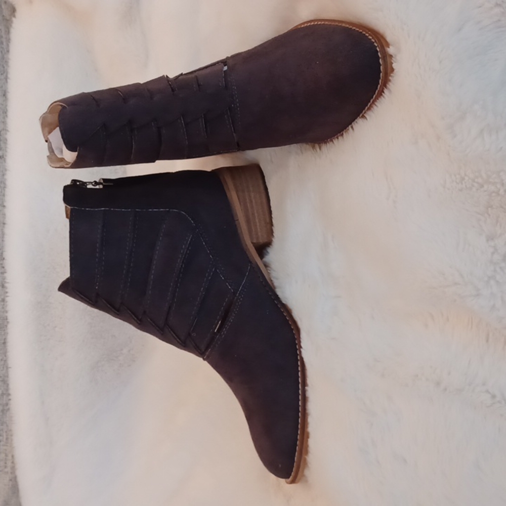 🆕5⭐️/KIRA/ Vegan Suede Charcoal Cutout Booties